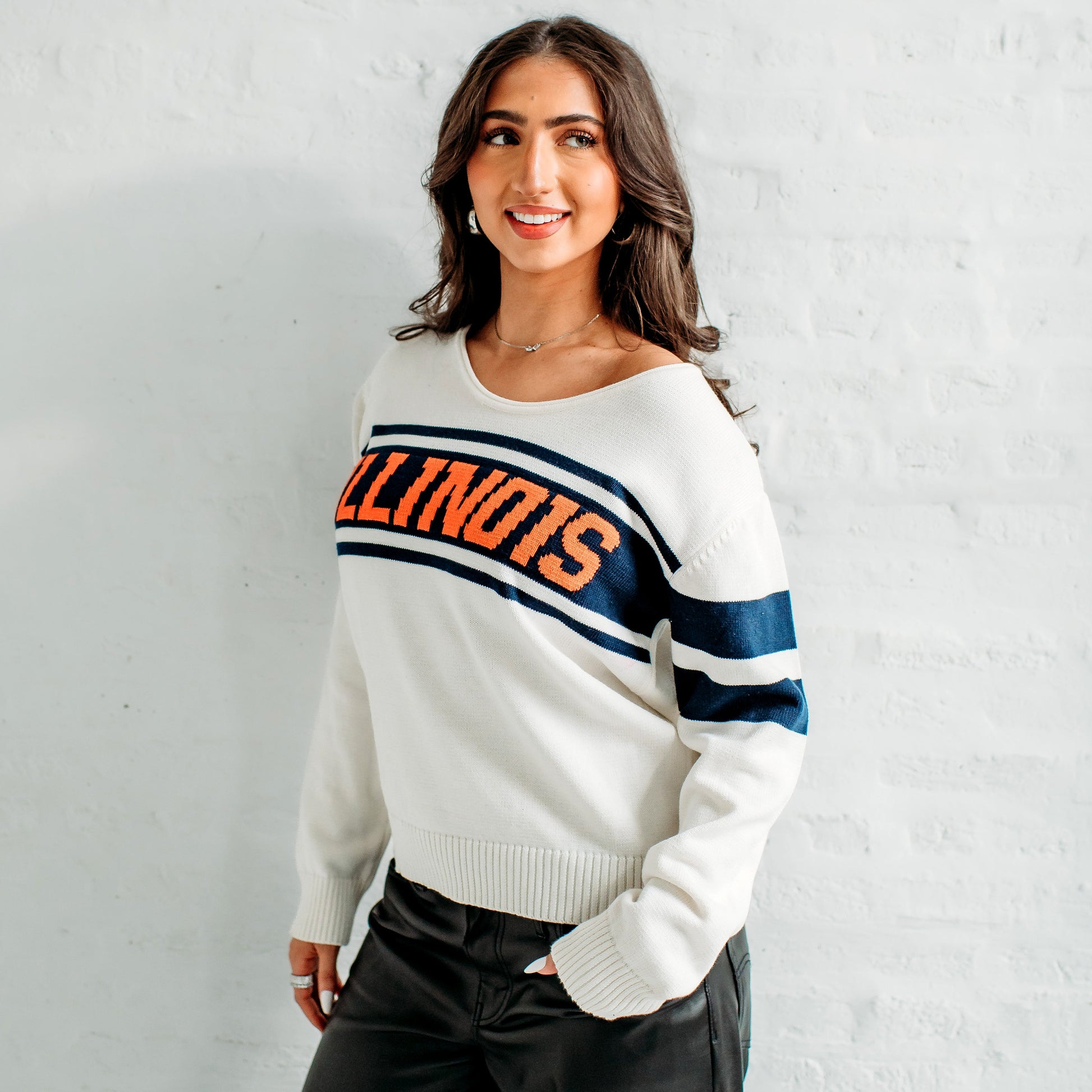 Illinois Vintage V-Neck Sweater. Illinois Game Day Apparel.