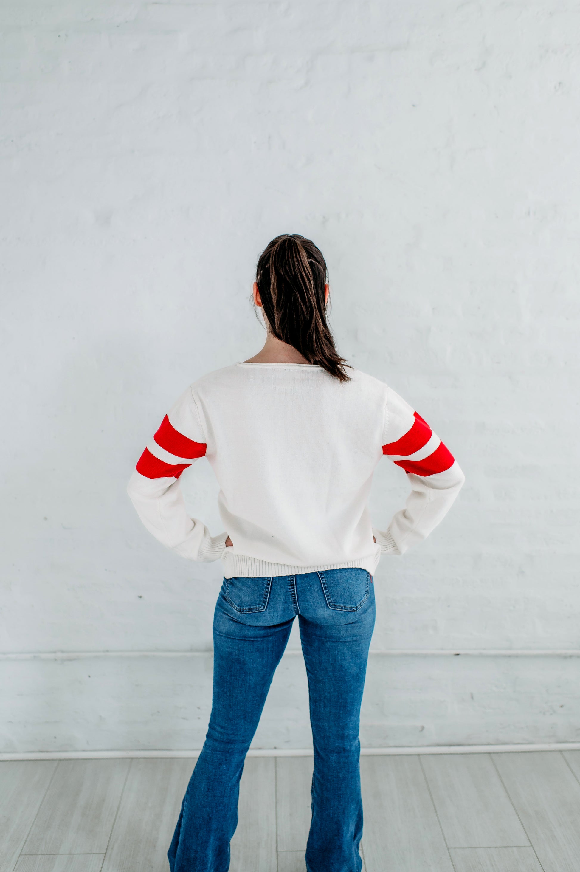   Indiana gameday apparel. Hoosiers Vintage V-Neck Sweater